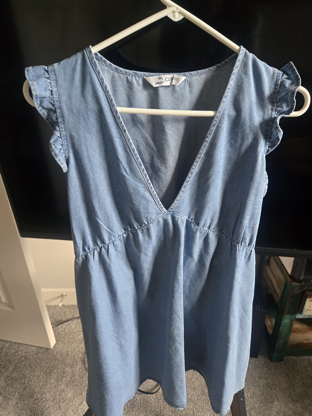 Cupshe Light Blue Denim V-Neck Casual Dress with Flutter Sleeves - Picture 2 of 6